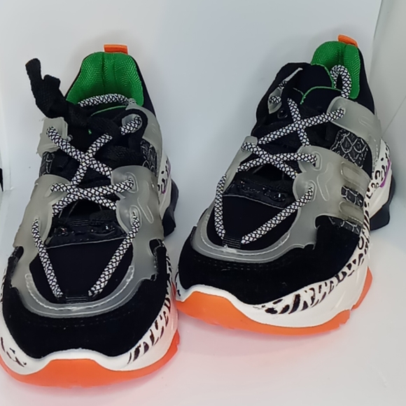 NWB AZALEA WANG FAUX SUEDE ACCENTS SNEAKERS - Picture 9 of 12